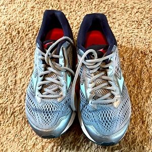 Mizuno wave rider 22